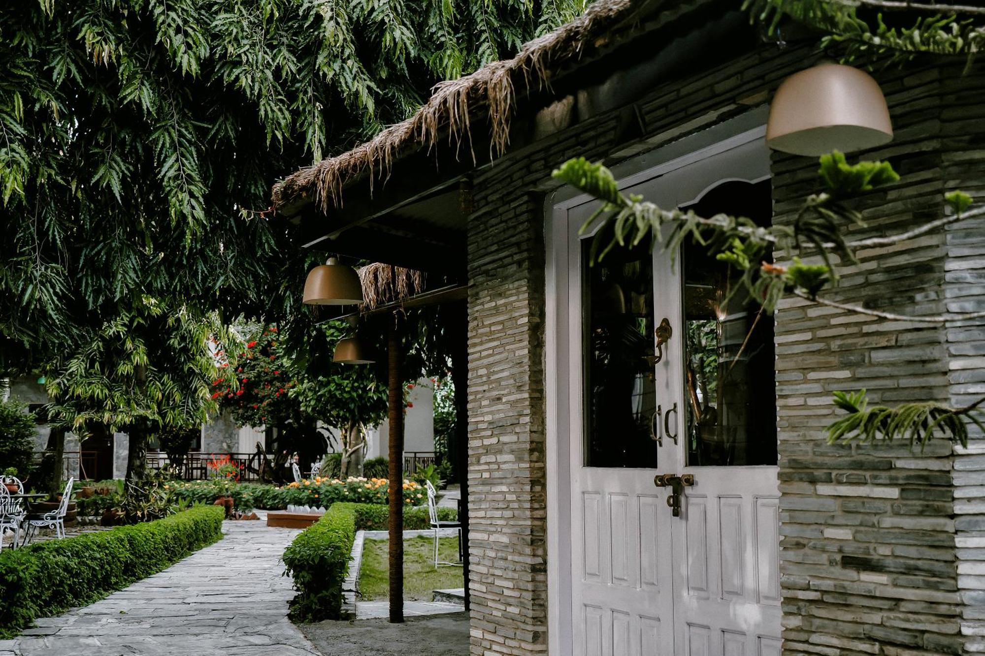 Mingtang Garden Cottage 名堂花园度假屋 Pokhara Exterior photo